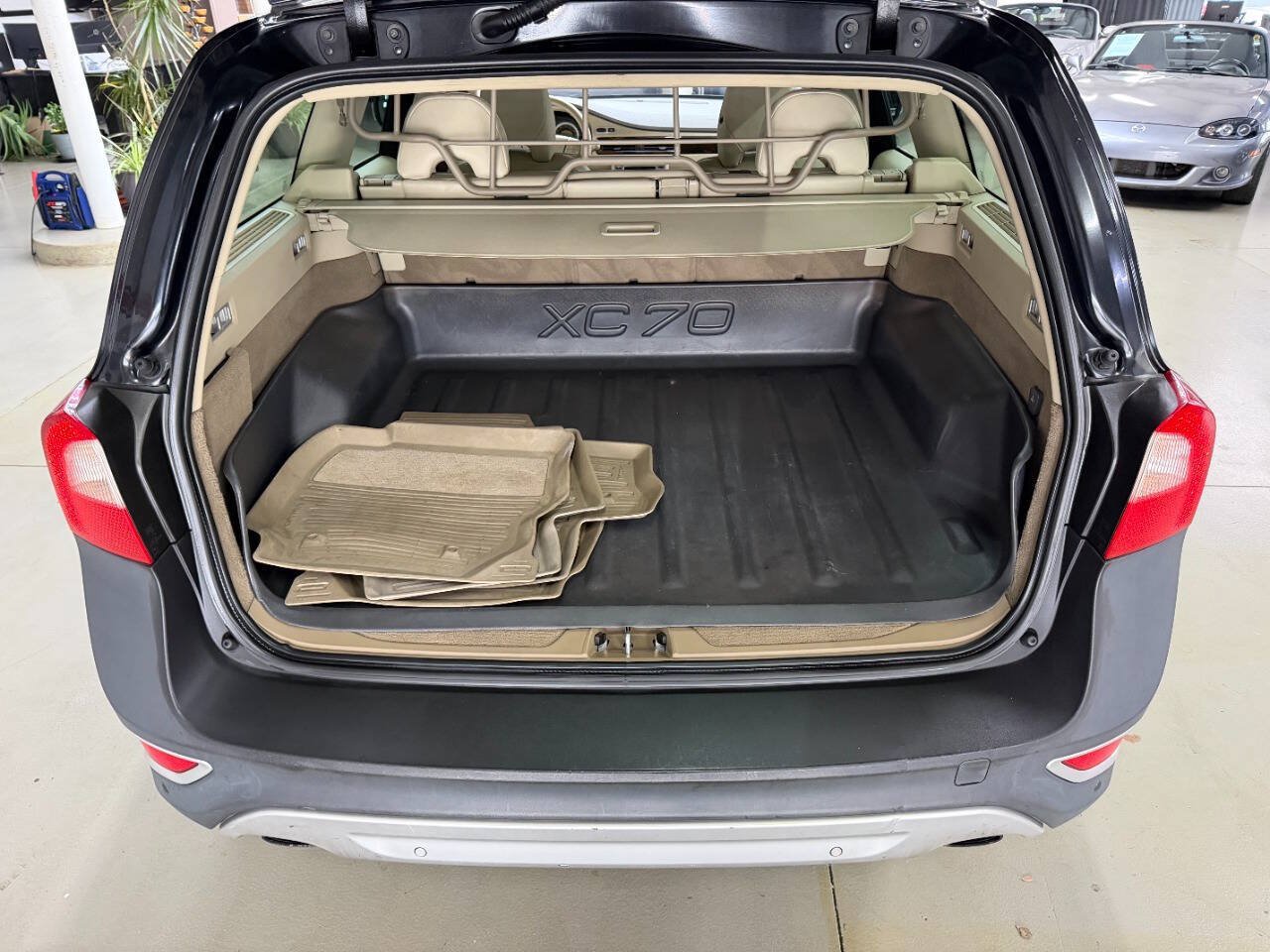 Used 2010 Volvo XC70 T6 AWD/4WD image 8