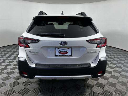Used 2025 Subaru Outback Limited AWD/4WD image 6