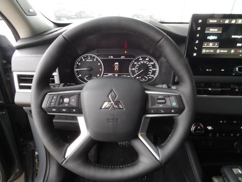 New 2026 Mitsubishi Outlander SE image 30