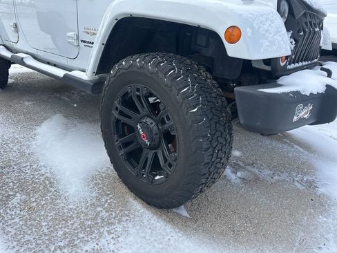 Used 2013 Jeep Wrangler Unlimited Sahara w/ Connectivity Group image 4