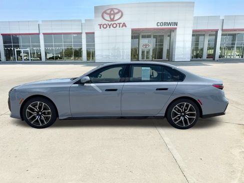 Used 2025 BMW 740i xDrive AWD/4WD image 2