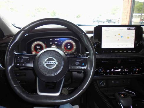 Used 2021 Nissan Rogue Platinum FWD image 6