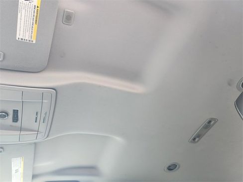 Used 2018 Chevrolet Suburban LT image 25