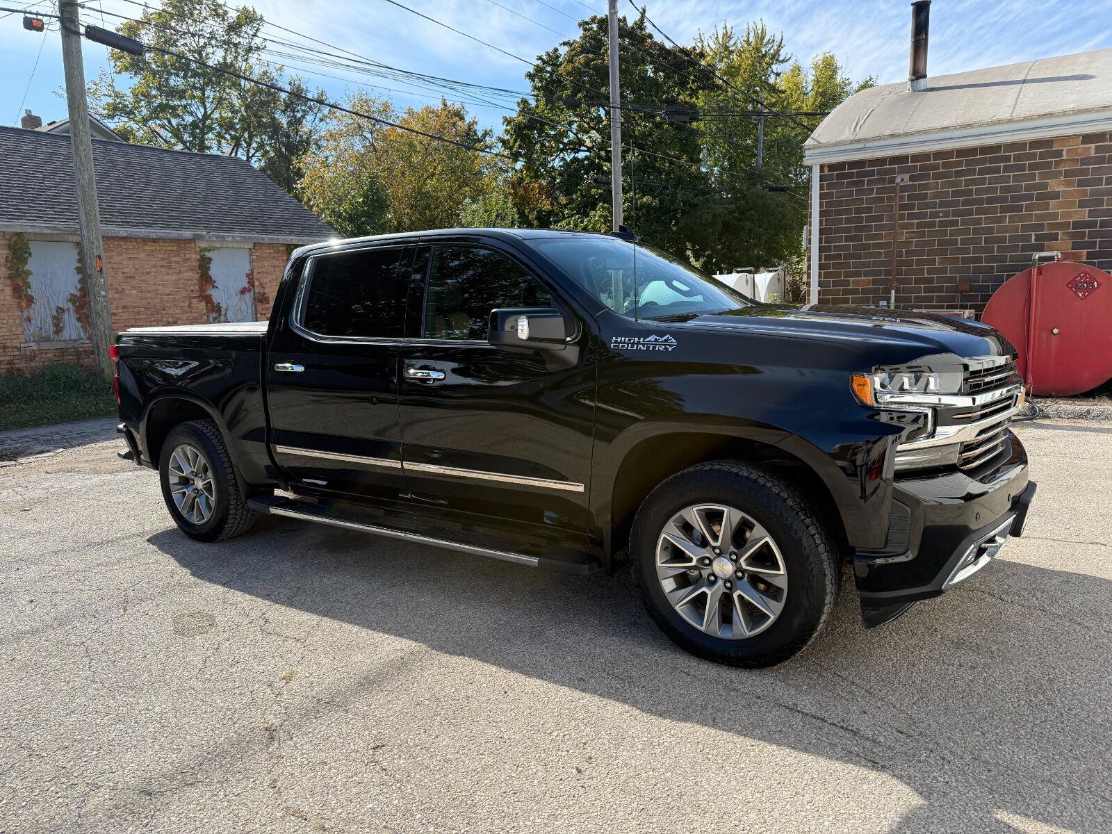 Used 2022 Chevrolet Silverado 1500 High Country w/ Z71 Off-Road Package AWD/4WD image 3