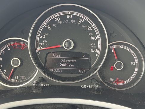 Used 2019 Volkswagen Beetle 2.0T SE FWD image 9
