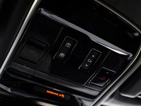 New 2026 Land Rover Range Rover SV AWD/4WD image 34