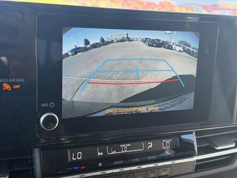 Certified 2025 Toyota Sienna LE image 17