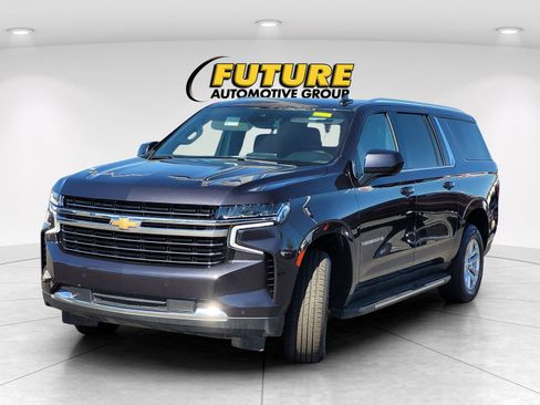 Used 2024 Chevrolet Suburban LT image 3