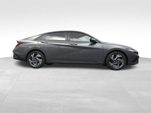Used 2025 Hyundai Elantra Sport FWD image 37