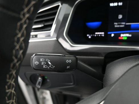 Used 2023 Volkswagen Tiguan SE w/ Panoramic Sunroof Package image 20