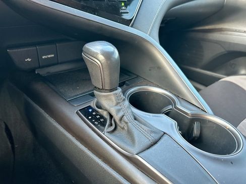 Used 2021 Toyota Camry SE FWD image 25