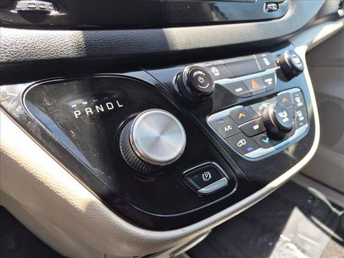Used 2022 Chrysler Voyager LX FWD image 18