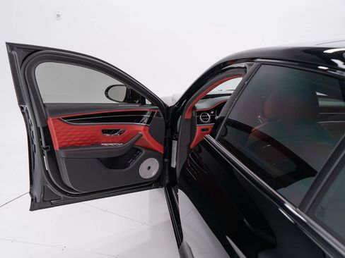 Used 2025 Bentley Flying Spur Plug-In Hybrid AWD/4WD image 10