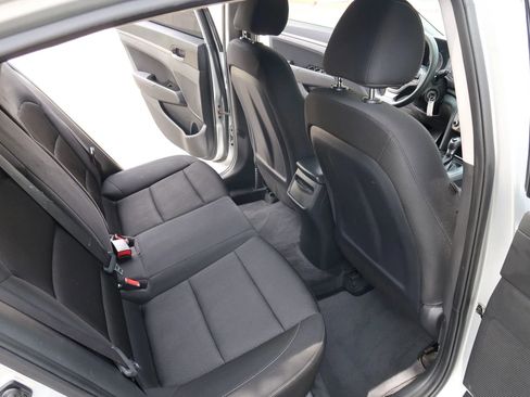 Used 2018 Hyundai Elantra SEL FWD image 16