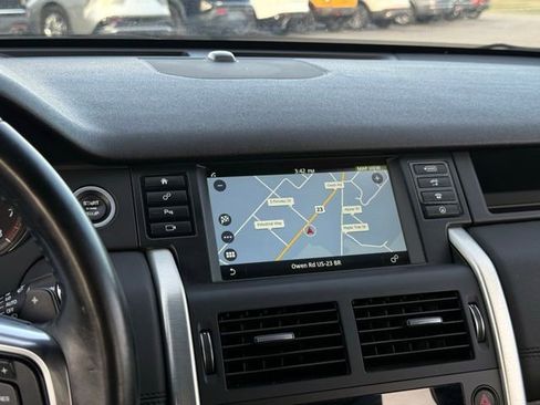 Used 2018 Land Rover Discovery Sport SE image 5