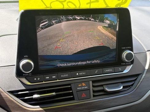 Used 2024 Nissan Altima 2.5 SV AWD/4WD image 3