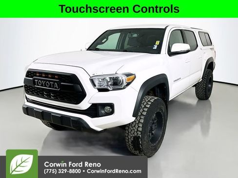Used 2017 Toyota Tacoma TRD Off-Road image 3