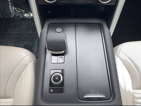 Used 2025 Land Rover Discovery S AWD/4WD image 30