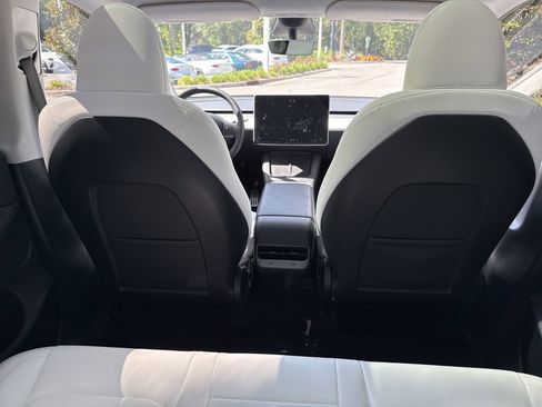 Used 2023 Tesla Model Y Performance AWD/4WD image 31