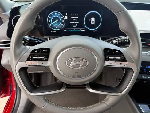 Used 2025 Hyundai Elantra SEL FWD image 11