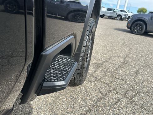 Used 2022 GMC Sierra 2500 AT4 w/ Driver Alert Package I AWD/4WD image 12