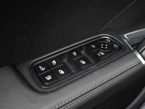 Used 2022 Porsche Cayenne Turbo S AWD/4WD image 19
