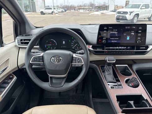 Certified 2024 Toyota Sienna XLE image 23