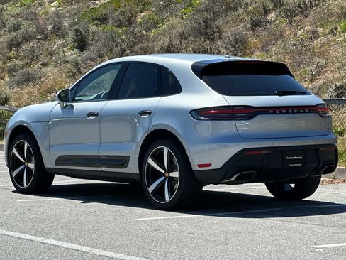 Certified 2024 Porsche Macan image 3