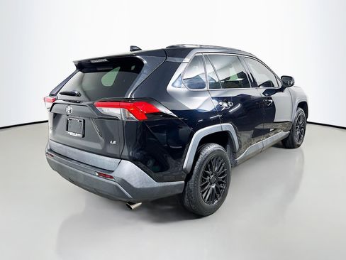 Used 2021 Toyota RAV4 LE image 4