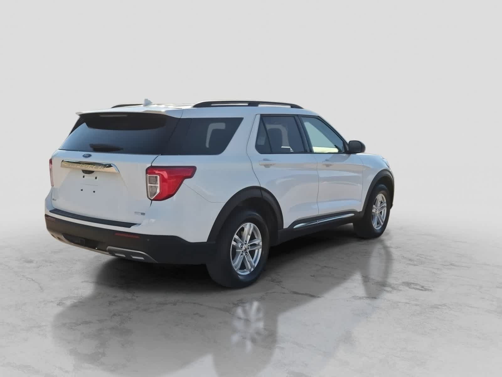 Used 2020 Ford Explorer XLT w/ Equipment Group 202A AWD/4WD image 8
