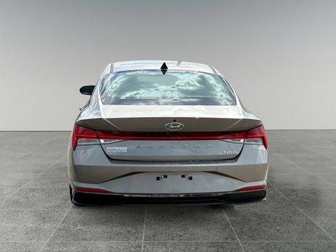Used 2023 Hyundai Elantra Limited w/ Cargo Package FWD image 5