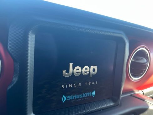 Used 2022 Jeep Wrangler Unlimited Rubicon w/ Steel Bumper Group image 28