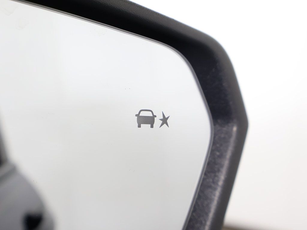 Used 2022 Chevrolet Equinox RS FWD image 34