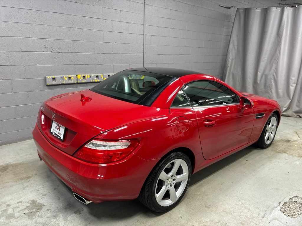 Used 2014 Mercedes-Benz SLK 250 image 2