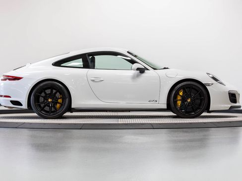 Used 2019 Porsche 911 Carrera GTS RWD image 18