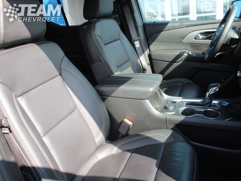 Used 2023 Chevrolet Traverse LT image 30