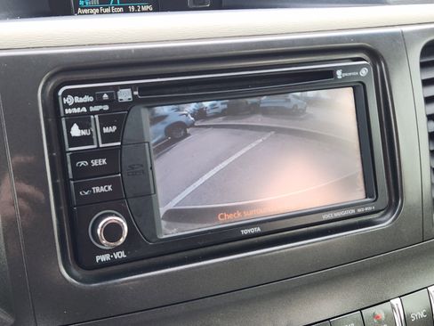 Used 2014 Toyota Sienna XLE image 20