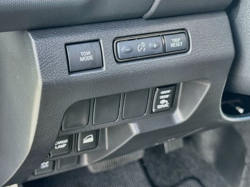 Used 2024 Nissan Frontier SL AWD/4WD image 10