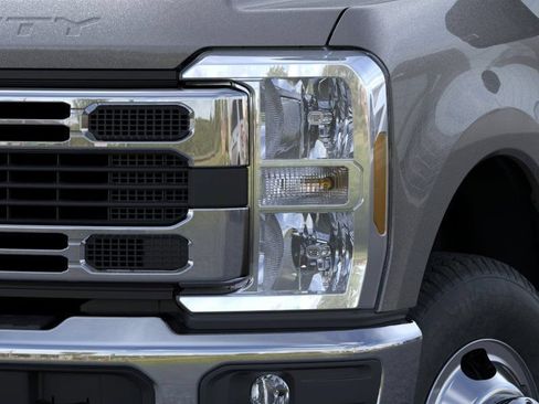New 2026 Ford F350 XLT w/ 360-Degree Camera Package AWD/4WD image 18