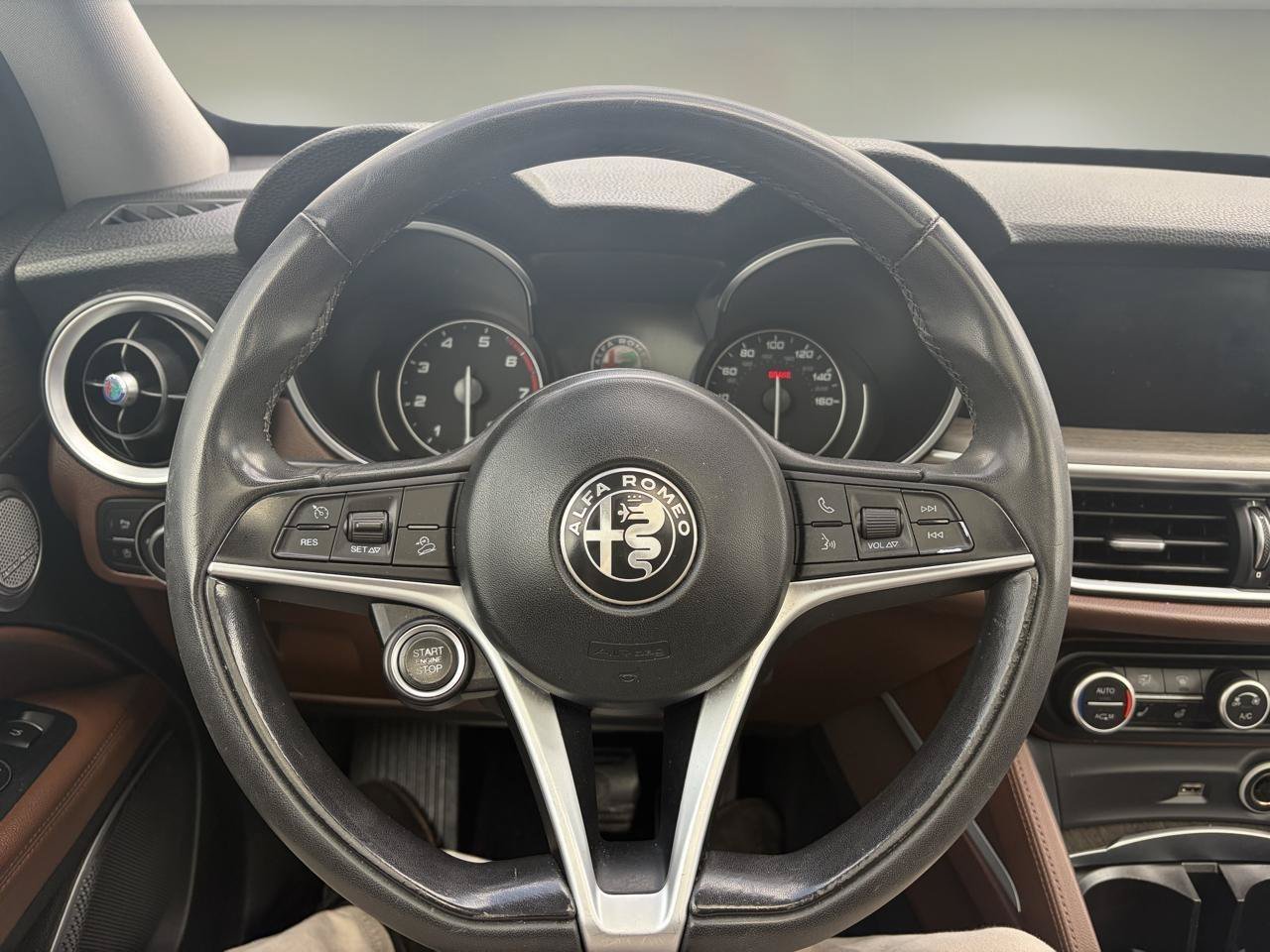 Used 2018 Alfa Romeo Stelvio Ti AWD/4WD image 20