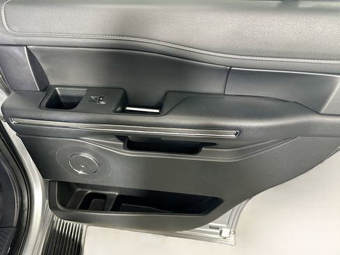 Used 2024 Ford Expedition XLT image 30