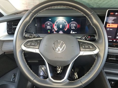 Used 2026 Volkswagen Tiguan SE AWD/4WD image 23