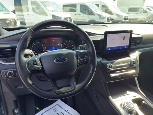 Used 2020 Ford Explorer XLT RWD image 9