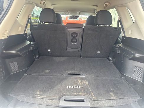 Used 2019 Nissan Rogue SV image 30