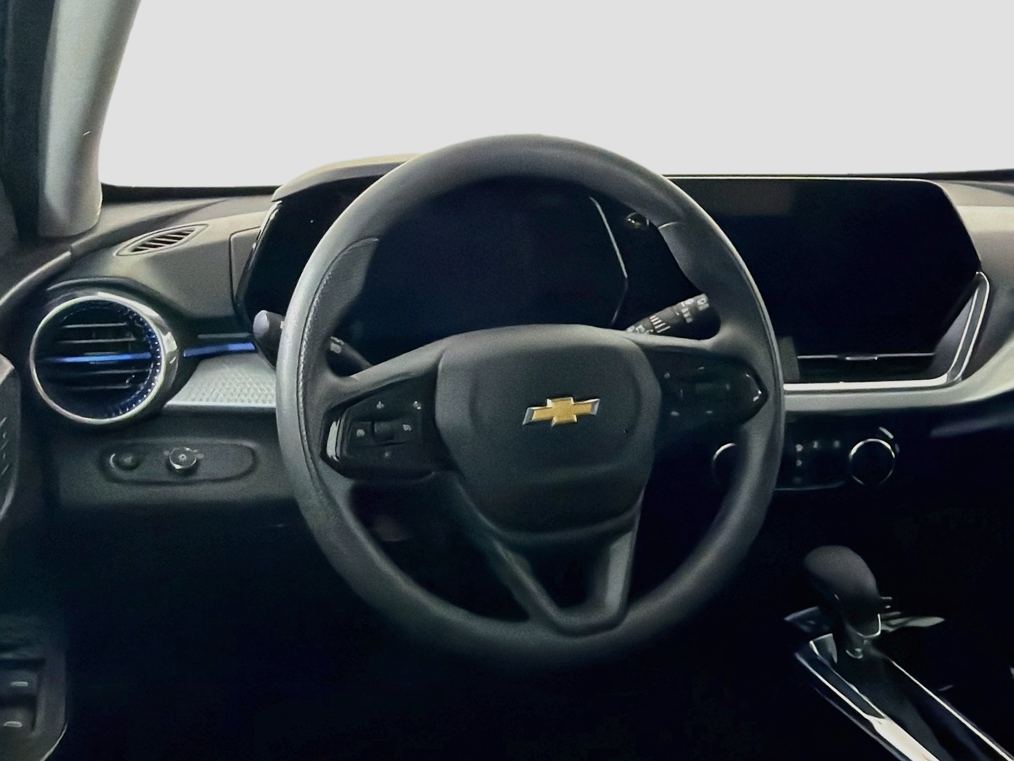 Used 2025 Chevrolet Trax LT FWD image 18