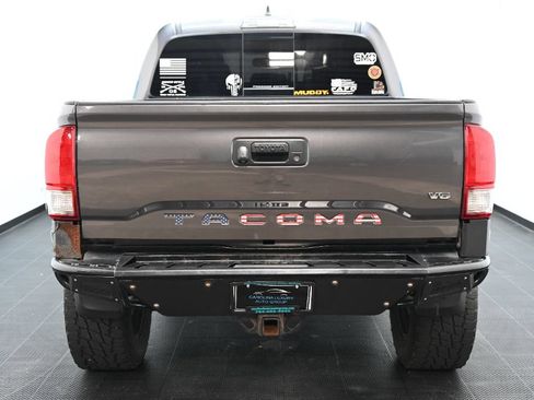 Used 2017 Toyota Tacoma TRD Off-Road w/ Tow Package AWD/4WD image 3