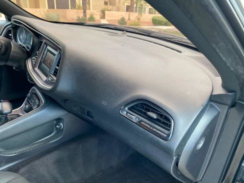 Used 2016 Dodge Challenger SXT image 41