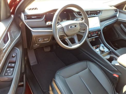 New 2025 Jeep Grand Cherokee L Limited image 10