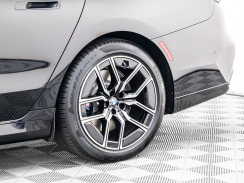 New 2025 BMW i7 M70 image 33