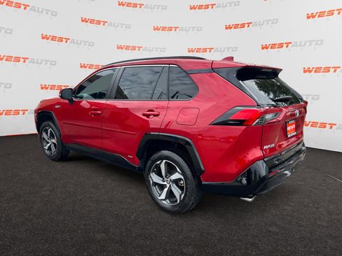 Used 2022 Toyota RAV4 SE image 3